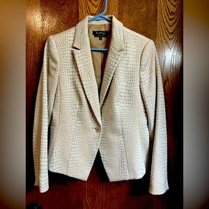 Women’s Evan-Picone Blazer.
